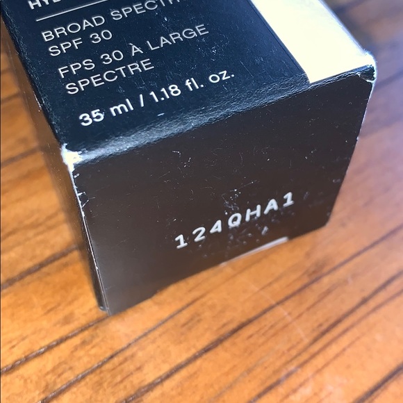 bareMinerals Complexion Rescue in Birch 1.5 - Picture 5 of 7